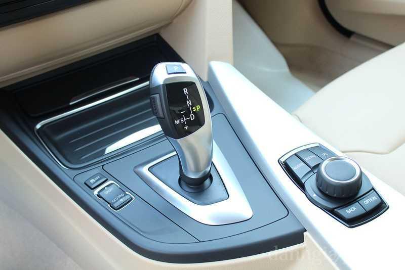 Xe số tự động