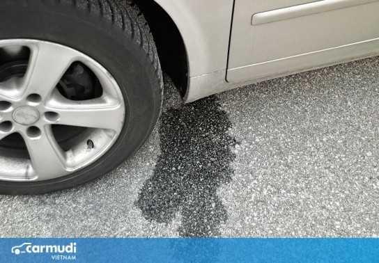 Rò rỉ nước dưới gầm xe, nguyên nhân là do đâu?