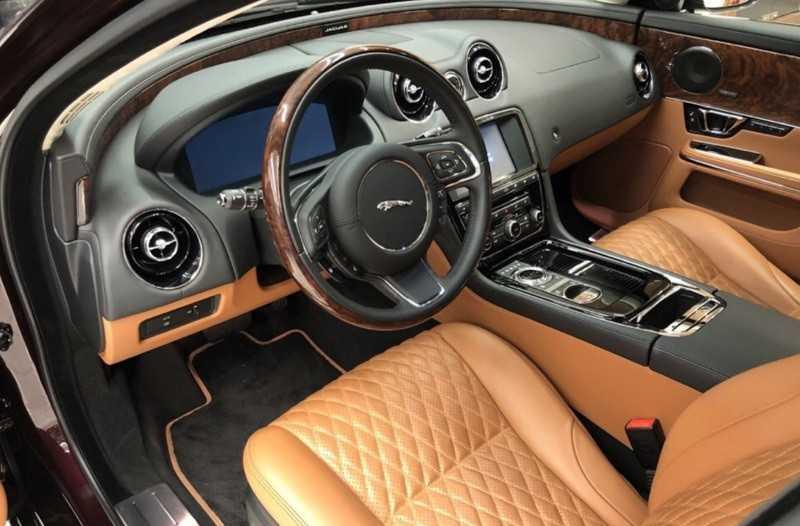 Núm xoay cần số của Jaguar XJL