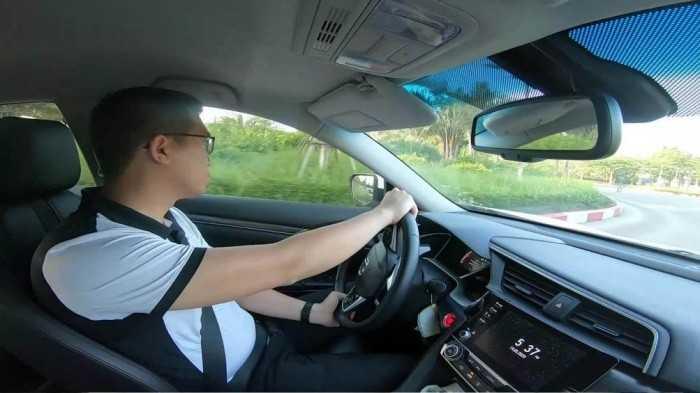 Cố gắng hạn chế tối đa việc đánh lái