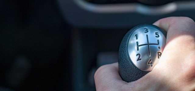 Cách chạy xe xuống hầm cho xe số sàn.