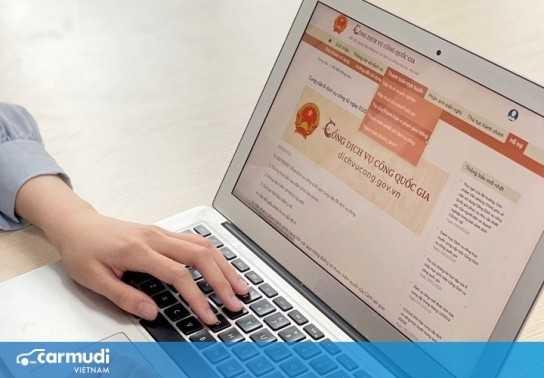 Người dân có thể nộp lệ phí trước bạ cho ô tô, xe máy ngay tại nhà