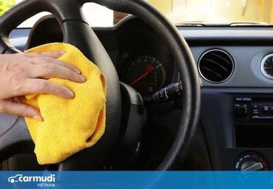 Có nên dùng cồn để khử trùng nội thất ô tô?