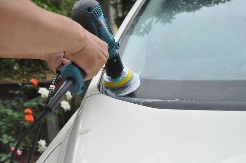 Nhờ chuyên gia bảo dưỡng kính chắn gió