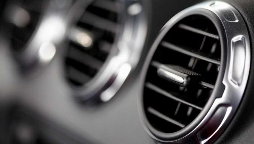 Nói gì về thói quen chỉ bật điều hoà khi trời nóng?