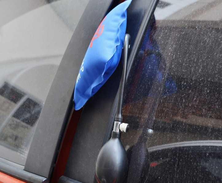 Túi đệm khí để mở cửa xe