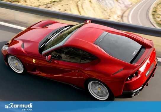 Thót tim với lỗi bay mất kính sau trên siêu xe của Ferrari