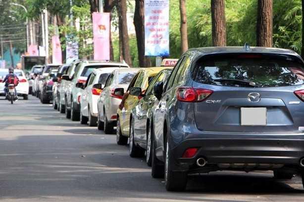 Bật đèn khẩn cấp để dừng đỗ tại nơi bị cấm