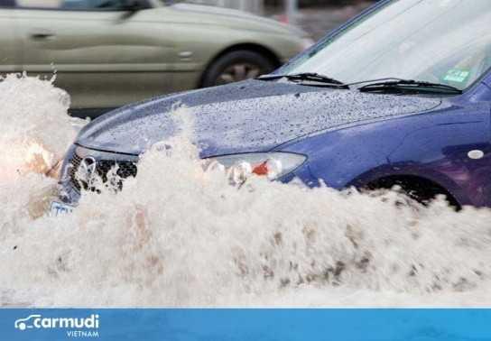 Những dấu hiệu cho thấy ô tô đã bị thủy kích