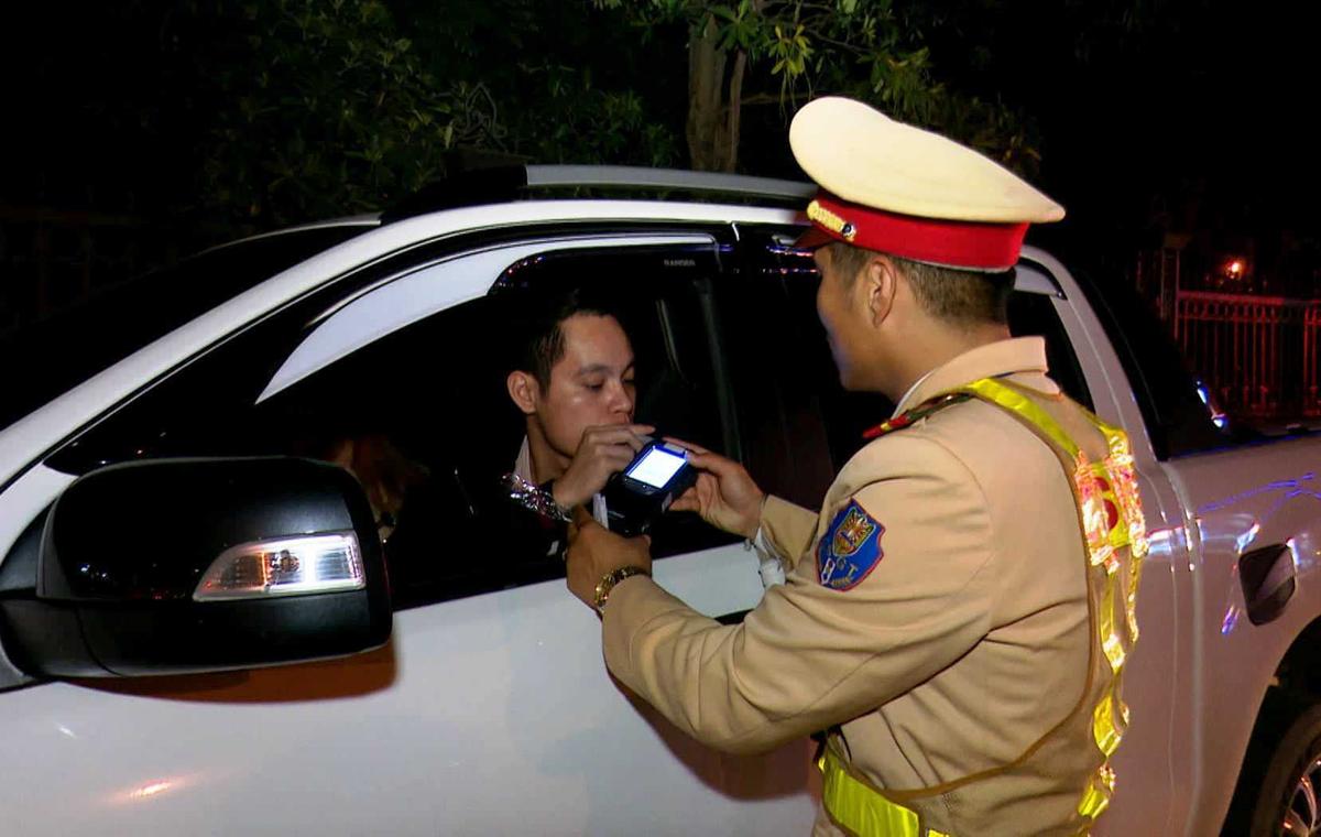 Chấp hành hiệu lệnh kiểm tra nồng độ cồn, chất kích thích