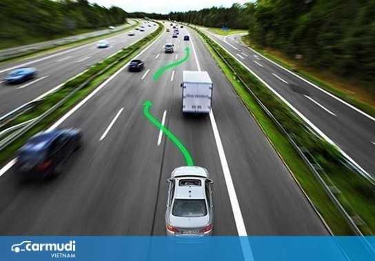 Những tình huống không nên cố vượt khi tham gia giao thông