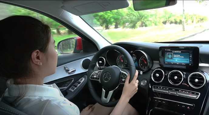 Dự luật mới đề xuất người đủ 17 tuổi trở lên có thể được đăng ký học lái xe