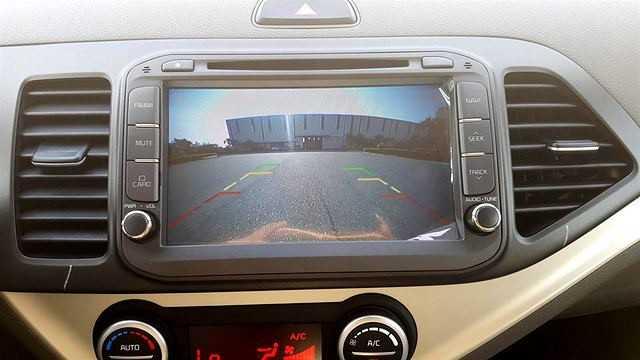 Lắp camera lùi cho Kia Morning giúp quan sát tốt trong quá trình lùi xe