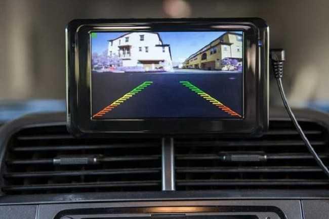 Camera lùi được lắp trên xe tải