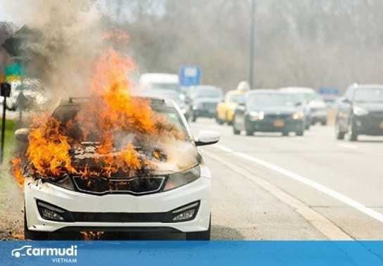 5 nguyên do gây cháy nổ trên xe ô tô
