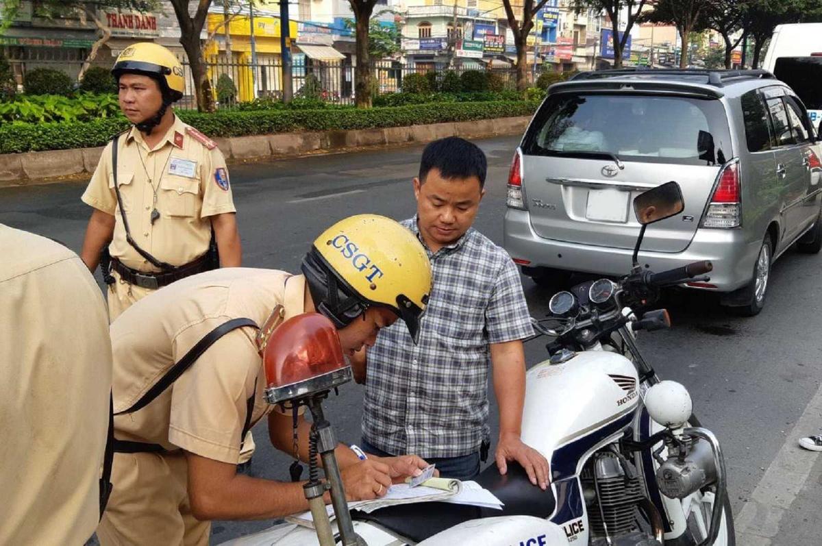 Liệu giấy phép lái xe bản photo có được CSGT chấp nhận?