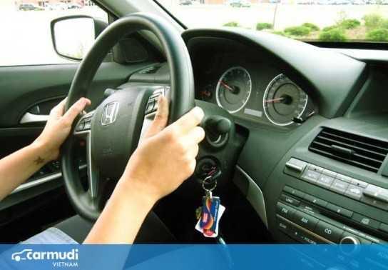 Chưa mua ô tô có nên học bằng lái không?