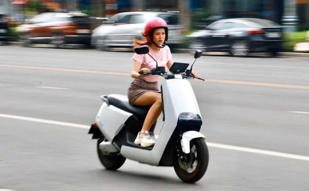 Người lái xe máy điện phải có bằng lái hạng A0.