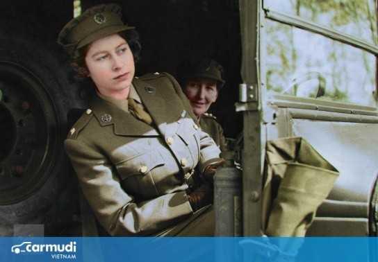 Nữ hoàng Anh Elizabeth II: thành thạo sửa xe ở tuổi 18