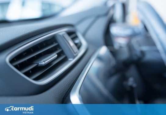 Cần lưu ý đến vấn đề nước điều hòa ô tô bị chảy ngược vào bên trong