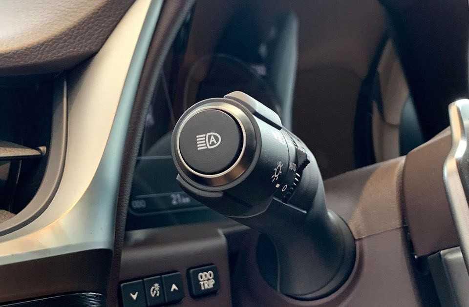 Đèn pha tự động