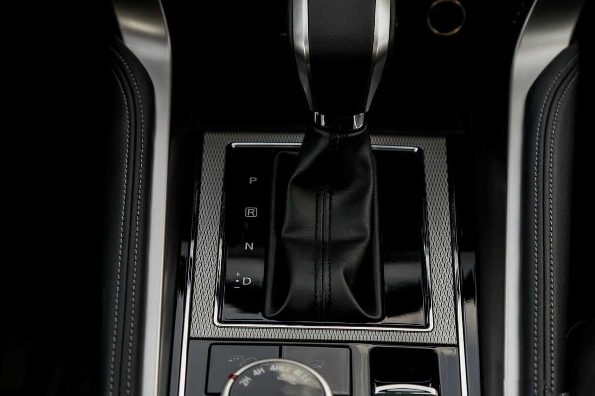 Nội thất Mitsubishi Pajero Sport 2020