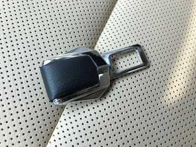 Những phụ kiện gây nguy hiểm khi lái xe ô tô cần được loại bỏ