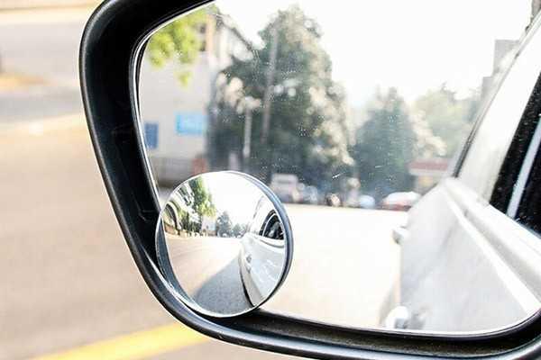 Gương cầu lồi gắn kính chiếu hậu 360 độ. Ảnh: Sưu tầm