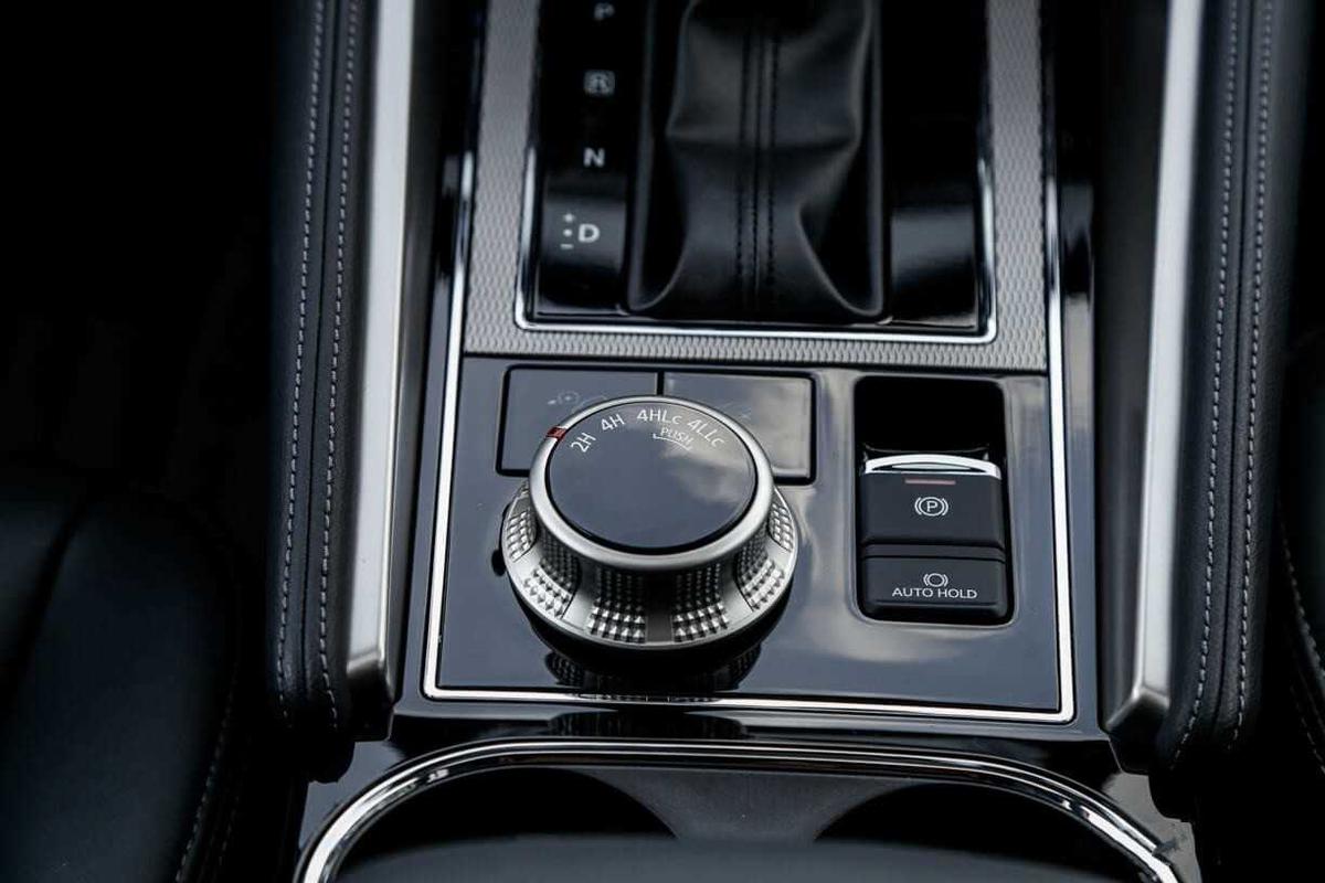 Nội thất Mitsubishi Pajero Sport 2020