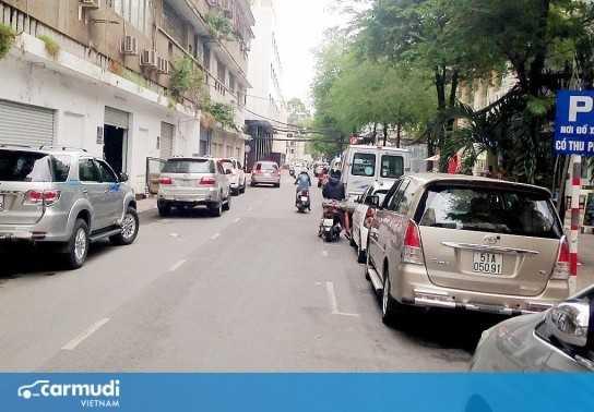 Khi nào được đỗ xe ô tô trên vỉa hè?