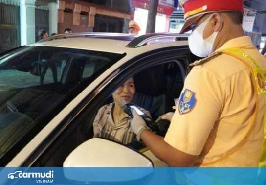 Vợ lái xe chồng hết hạn đăng kiểm có bị phạt hay không?