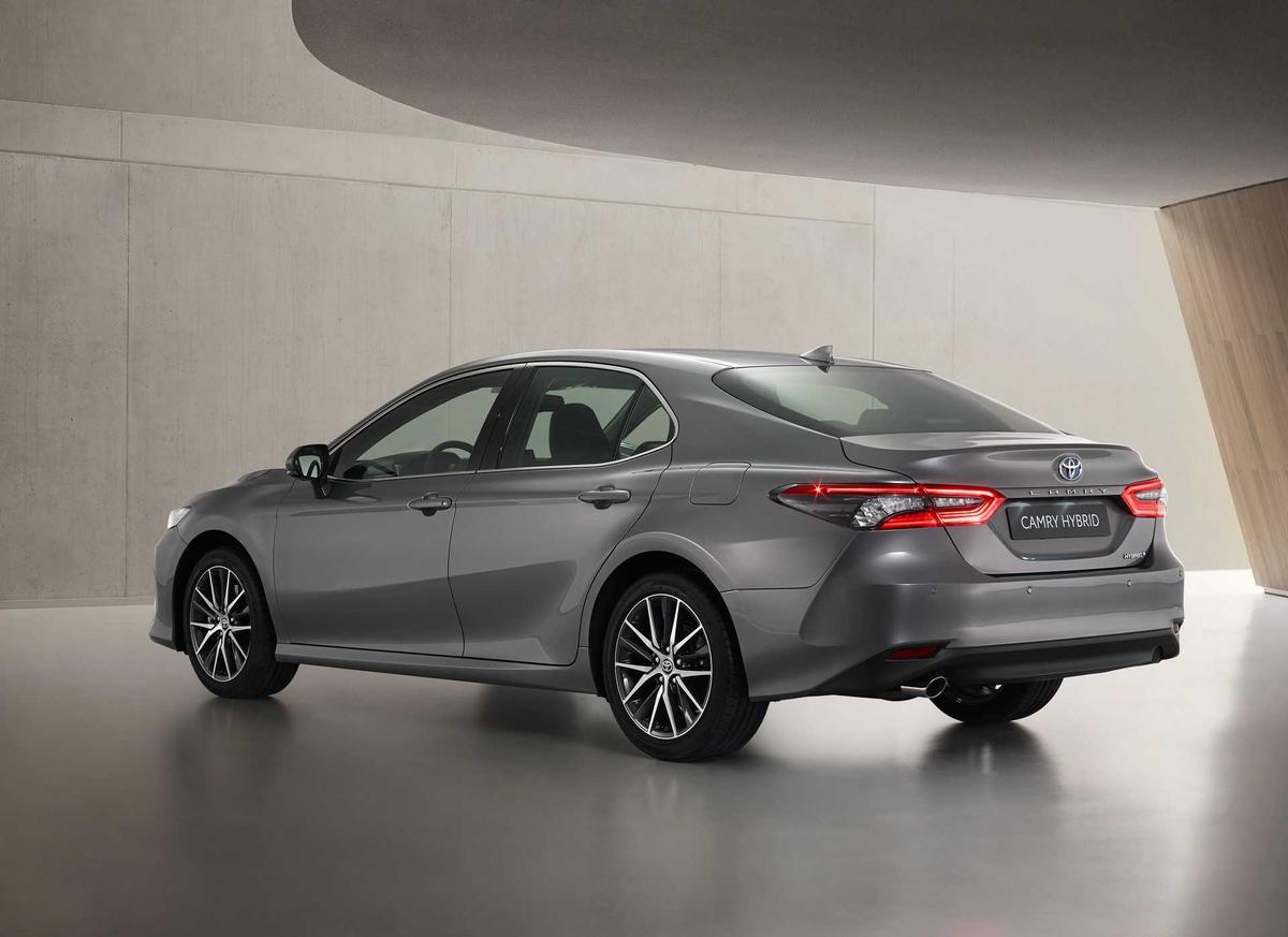 Toyota Camry Hybrid 2021