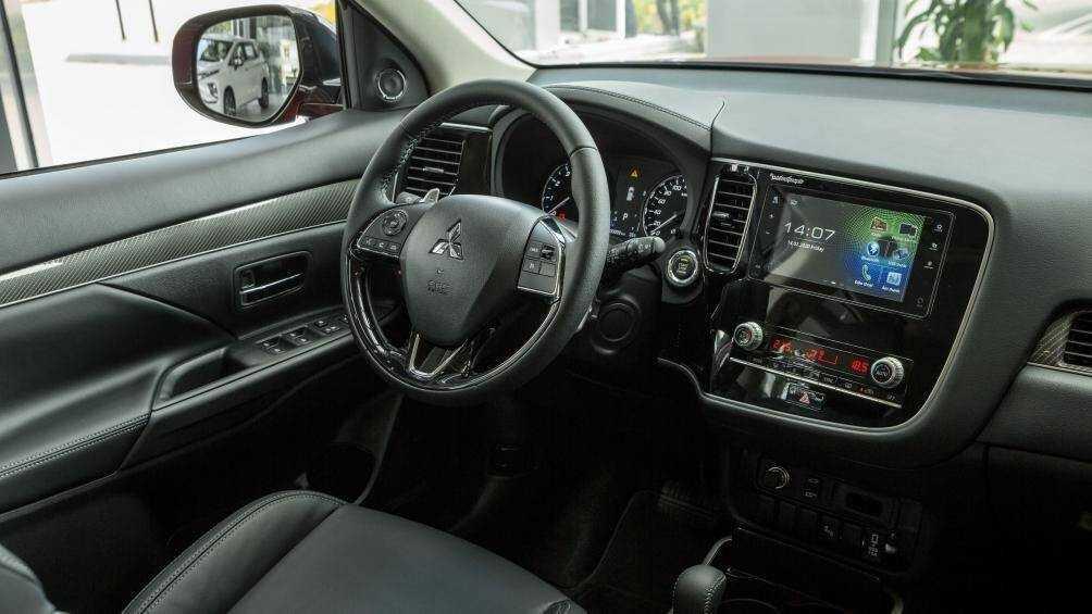 Nội thất Mitsubishi Outlander