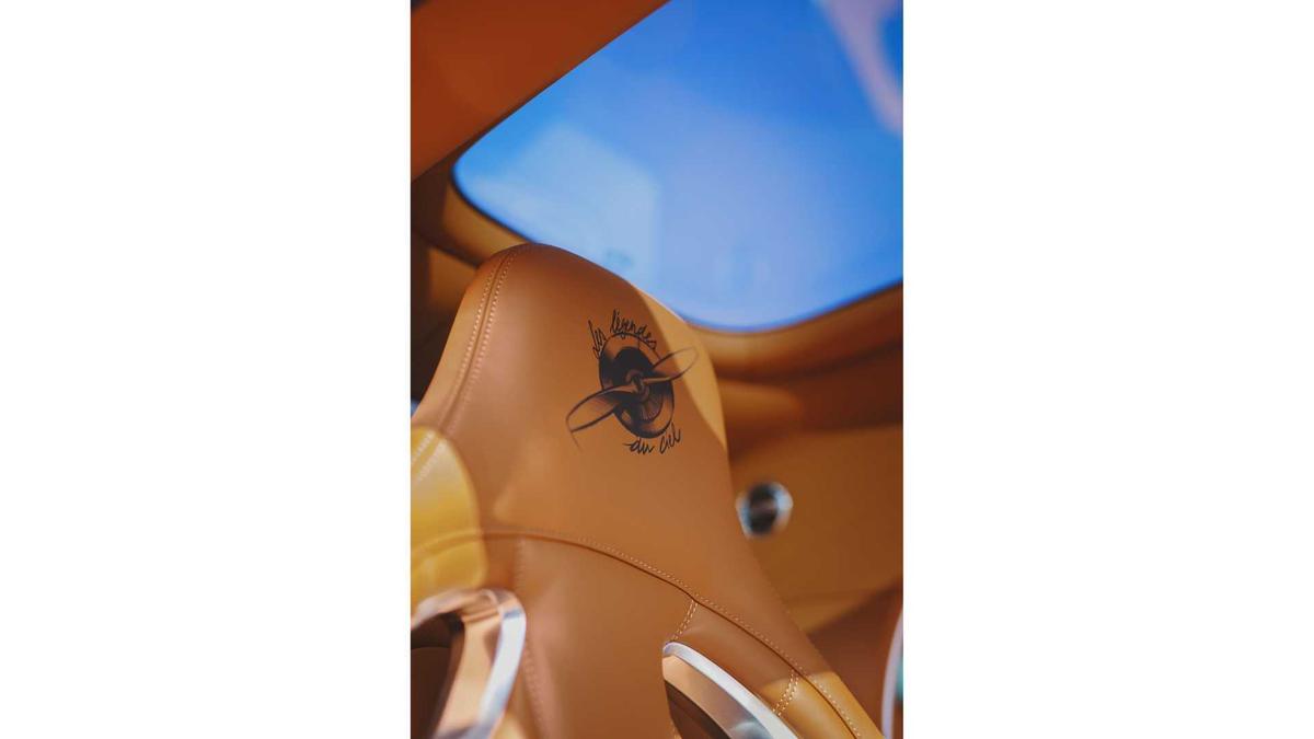 Nội thất Bugatti Chiron Les Legendes Du Ciel