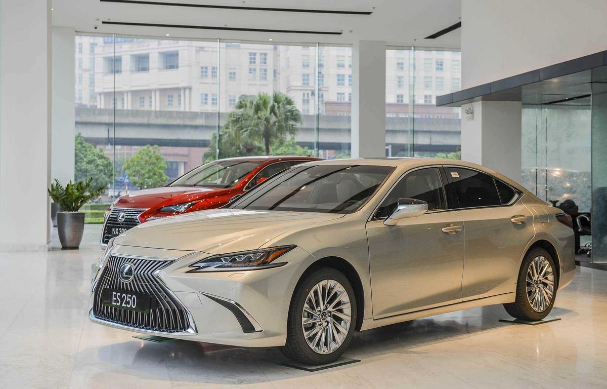 Lexus ES 2021