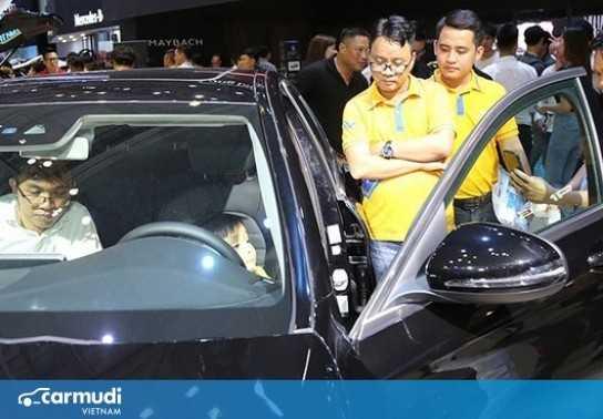 Ô tô ế ẩm dịp cuối năm, doanh nghiệp giảm giá cả trăm triệu