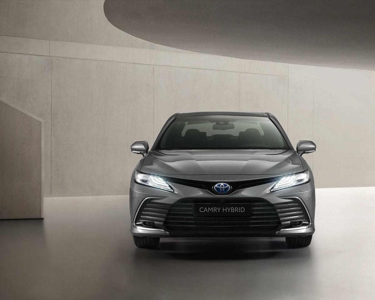 Toyota Camry Hybrid 2021