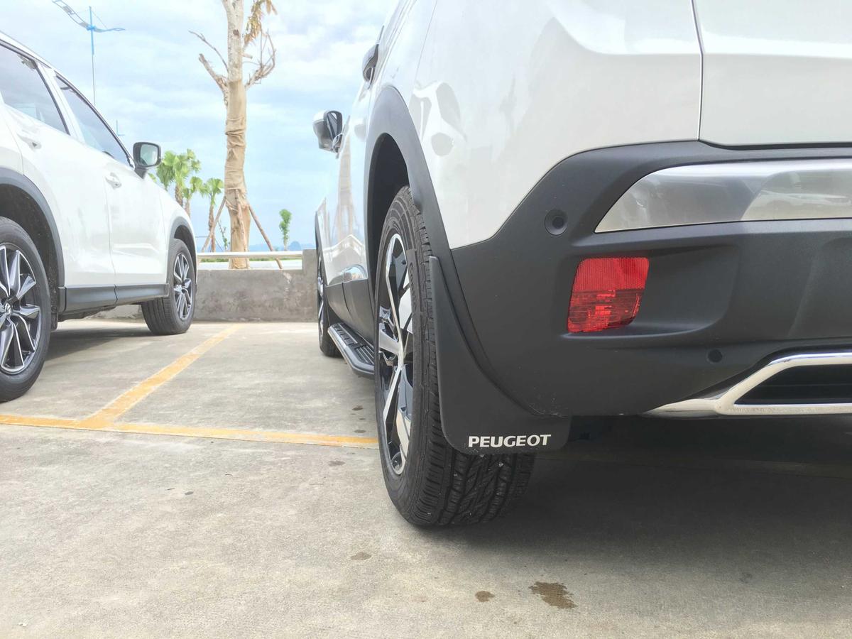 Cản xe xuất hiện vết xước