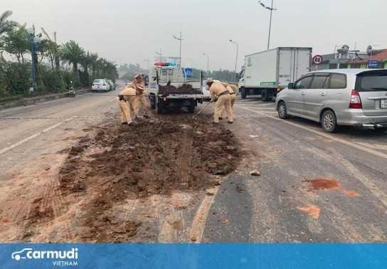 Pháp luật quy định xử phạt ô tô chở vật liệu làm rơi vãi ra đường như thế nào?