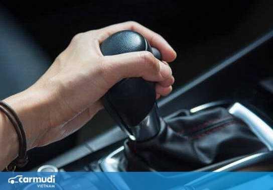 Tránh mắc phải 5 sai lầm khi lái xe số tự động