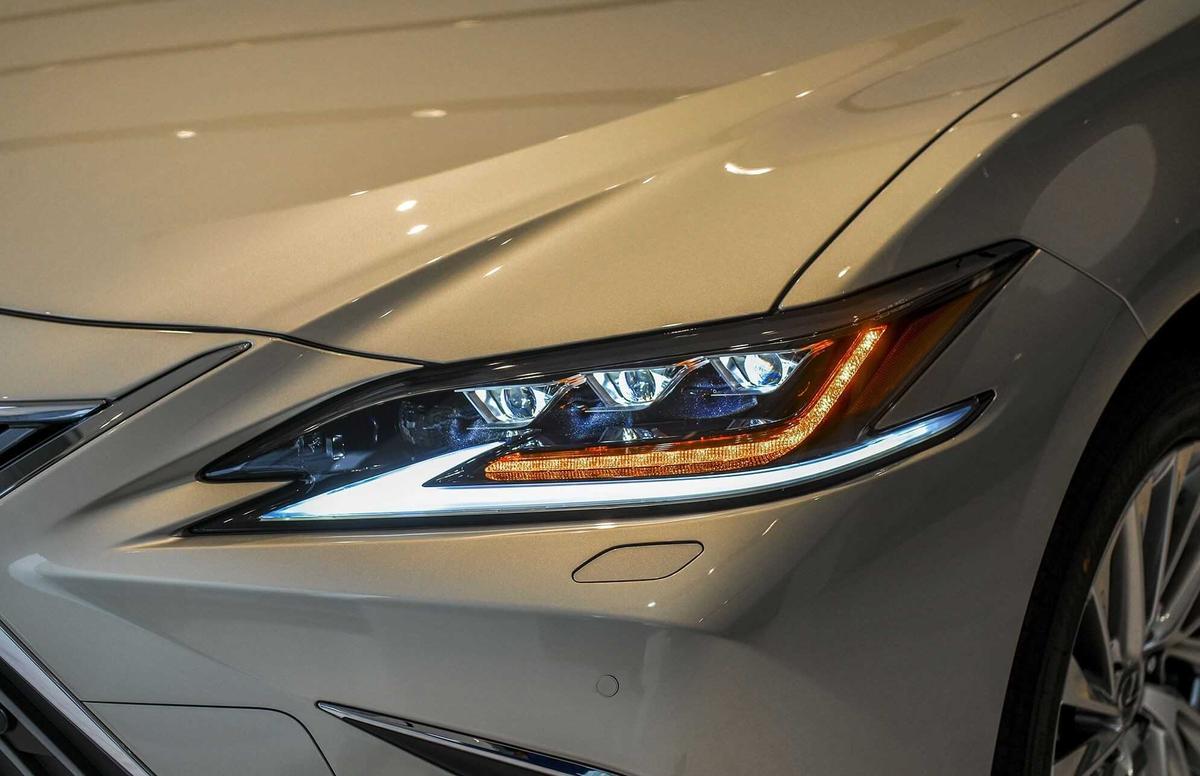 Lexus ES 2021
