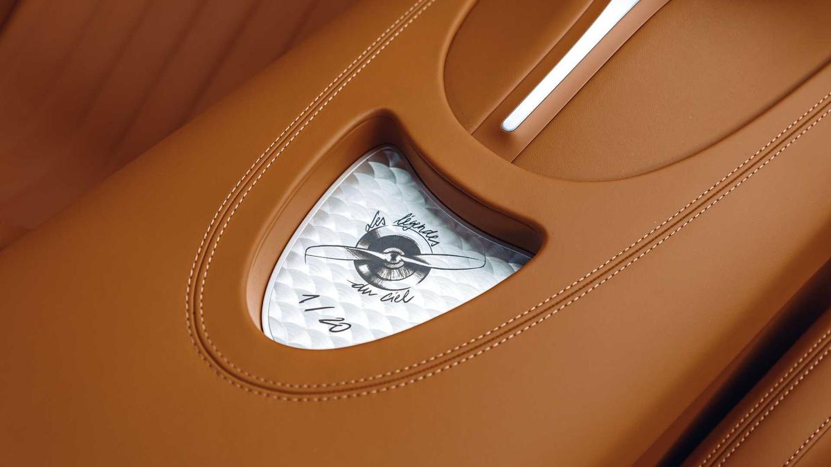 Nội thất Bugatti Chiron Les Legendes Du Ciel