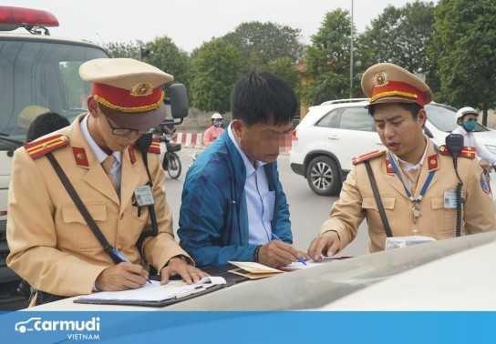 Bị tạm giữ xe vì tham gia giao thông không có giấy tờ