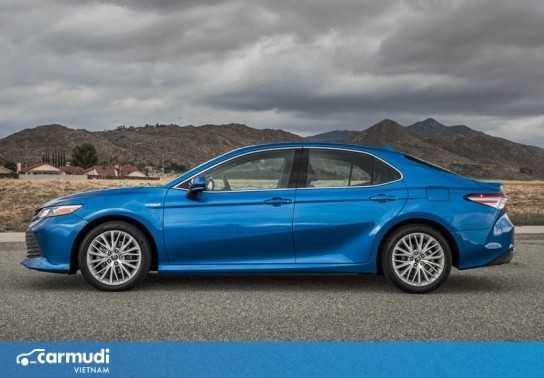Giá bán Toyota Camry full option ngang ngửa BMW 3-Series