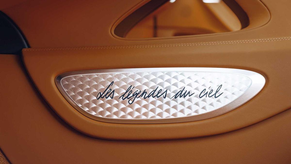 Nội thất Bugatti Chiron Les Legendes Du Ciel