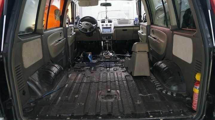 kinh-nghiem-cham-soc-noi-that-xe-sau-khi-bi-ngap-nuoc