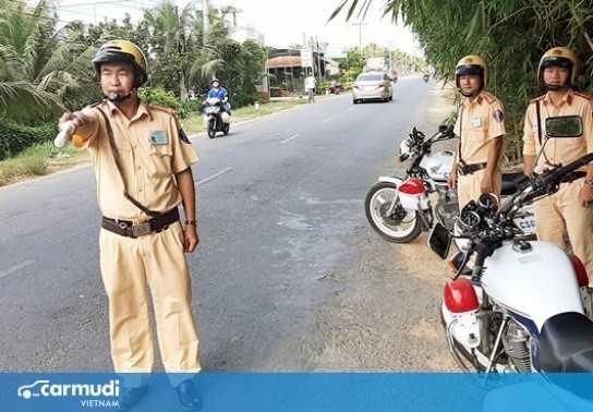 Trường hợp vượt đèn đỏ nhưng người vi phạm không thể ở lại lập biên bản