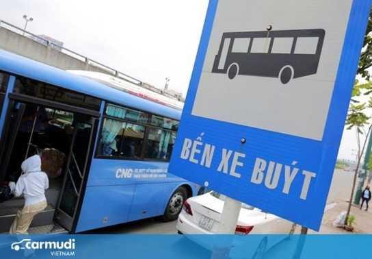 Đậu xe vào làn xe buýt khi hết giờ hoạt động thì có được xem là vi phạm?