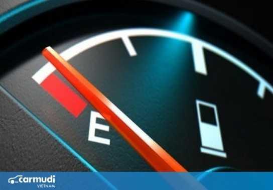 Xe có thể còn di chuyển được bao xa nếu kim xăng đã chạm vạch E?