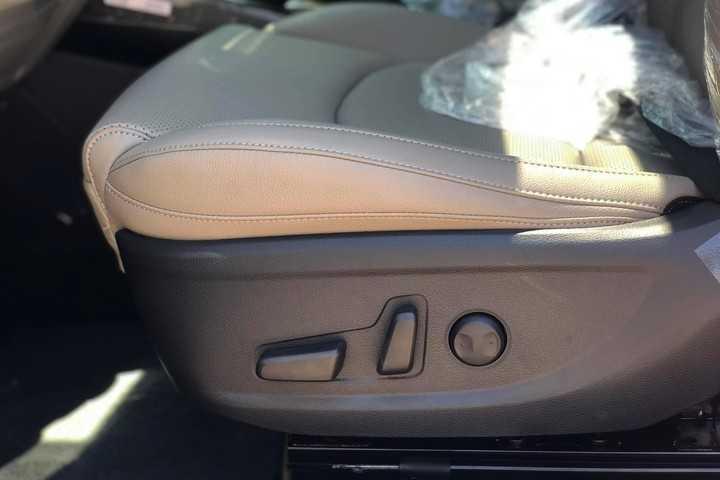 Ghế ngồi chỉnh điện trên Kia Cerato 2021